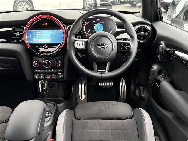 ＭＩＮＩ ジョンクーパーワークス　インテリジェントセーフティ　純正ディスプレイオーディオ　バックガイドカメラ　ＡｐｐｌｅＣａｒＰｌａｙ　ＡｎｄｒｏｉｄＡｕｔｏ　Ｂｌｕｅｔｏｏｔｈ　コーナーセンサー　ＨＵＤ　パドルシフト　ミラー型ＥＴＣ（17枚目）