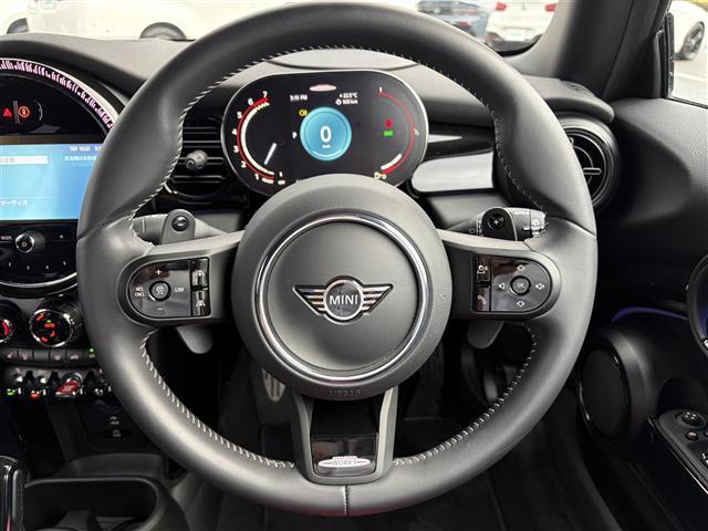 ＭＩＮＩ ジョンクーパーワークス　インテリジェントセーフティ　純正ディスプレイオーディオ　バックガイドカメラ　ＡｐｐｌｅＣａｒＰｌａｙ　ＡｎｄｒｏｉｄＡｕｔｏ　Ｂｌｕｅｔｏｏｔｈ　コーナーセンサー　ＨＵＤ　パドルシフト　ミラー型ＥＴＣ（21枚目）