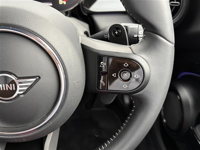 ＭＩＮＩ ジョンクーパーワークス　インテリジェントセーフティ　純正ディスプレイオーディオ　バックガイドカメラ　ＡｐｐｌｅＣａｒＰｌａｙ　ＡｎｄｒｏｉｄＡｕｔｏ　Ｂｌｕｅｔｏｏｔｈ　コーナーセンサー　ＨＵＤ　パドルシフト　ミラー型ＥＴＣ（23枚目）