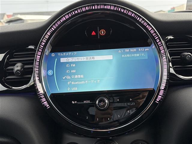 ＭＩＮＩ ジョンクーパーワークス　インテリジェントセーフティ　純正ディスプレイオーディオ　バックガイドカメラ　ＡｐｐｌｅＣａｒＰｌａｙ　ＡｎｄｒｏｉｄＡｕｔｏ　Ｂｌｕｅｔｏｏｔｈ　コーナーセンサー　ＨＵＤ　パドルシフト　ミラー型ＥＴＣ（24枚目）