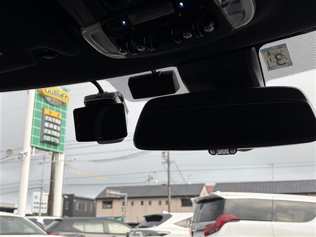 ＭＩＮＩ ジョンクーパーワークス　インテリジェントセーフティ　純正ディスプレイオーディオ　バックガイドカメラ　ＡｐｐｌｅＣａｒＰｌａｙ　ＡｎｄｒｏｉｄＡｕｔｏ　Ｂｌｕｅｔｏｏｔｈ　コーナーセンサー　ＨＵＤ　パドルシフト　ミラー型ＥＴＣ（31枚目）