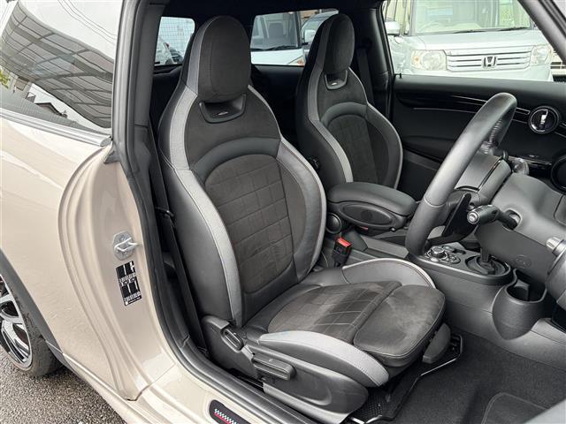 ＭＩＮＩ ジョンクーパーワークス　インテリジェントセーフティ　純正ディスプレイオーディオ　バックガイドカメラ　ＡｐｐｌｅＣａｒＰｌａｙ　ＡｎｄｒｏｉｄＡｕｔｏ　Ｂｌｕｅｔｏｏｔｈ　コーナーセンサー　ＨＵＤ　パドルシフト　ミラー型ＥＴＣ（33枚目）