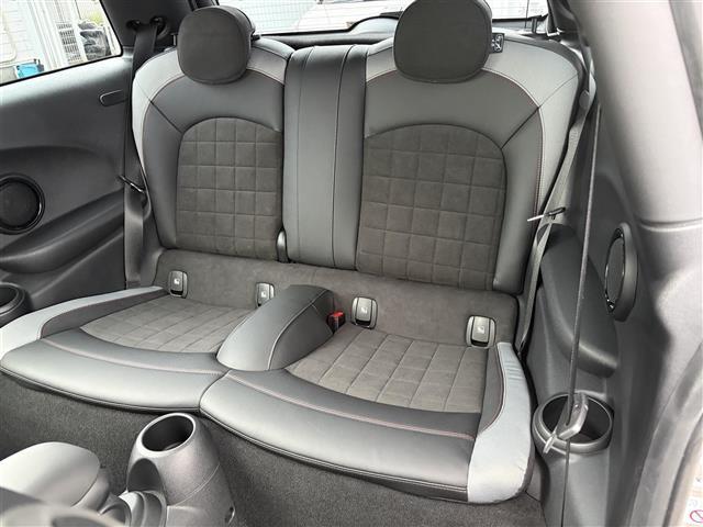 ＭＩＮＩ ジョンクーパーワークス　インテリジェントセーフティ　純正ディスプレイオーディオ　バックガイドカメラ　ＡｐｐｌｅＣａｒＰｌａｙ　ＡｎｄｒｏｉｄＡｕｔｏ　Ｂｌｕｅｔｏｏｔｈ　コーナーセンサー　ＨＵＤ　パドルシフト　ミラー型ＥＴＣ（36枚目）