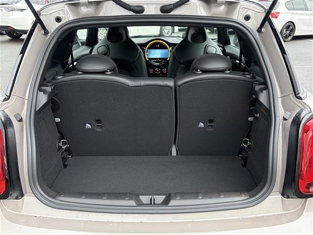 ＭＩＮＩ ジョンクーパーワークス　インテリジェントセーフティ　純正ディスプレイオーディオ　バックガイドカメラ　ＡｐｐｌｅＣａｒＰｌａｙ　ＡｎｄｒｏｉｄＡｕｔｏ　Ｂｌｕｅｔｏｏｔｈ　コーナーセンサー　ＨＵＤ　パドルシフト　ミラー型ＥＴＣ（38枚目）