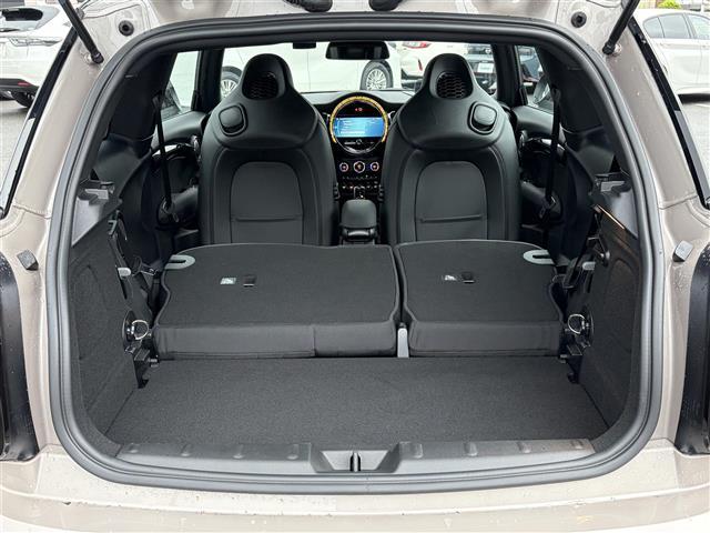 ＭＩＮＩ ジョンクーパーワークス　インテリジェントセーフティ　純正ディスプレイオーディオ　バックガイドカメラ　ＡｐｐｌｅＣａｒＰｌａｙ　ＡｎｄｒｏｉｄＡｕｔｏ　Ｂｌｕｅｔｏｏｔｈ　コーナーセンサー　ＨＵＤ　パドルシフト　ミラー型ＥＴＣ（40枚目）