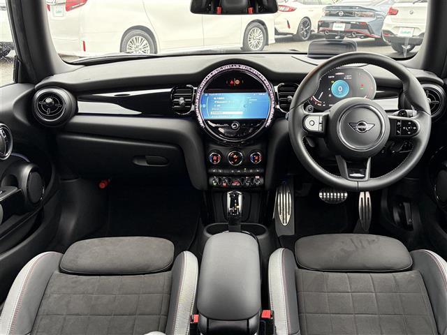 ＭＩＮＩ ジョンクーパーワークス　インテリジェントセーフティ　純正ディスプレイオーディオ　バックガイドカメラ　ＡｐｐｌｅＣａｒＰｌａｙ　ＡｎｄｒｏｉｄＡｕｔｏ　Ｂｌｕｅｔｏｏｔｈ　コーナーセンサー　ＨＵＤ　パドルシフト　ミラー型ＥＴＣ（42枚目）