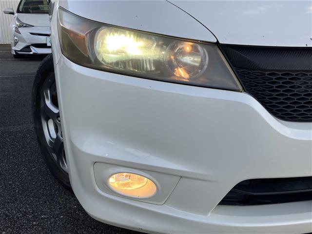 ストリーム RSZ 純正ナビ Bカメラ HIDヘッドライト フォグライト  パドルシフト ステアリングスイッチ HDDナビエディション ETC付 キーレスエントリーキー デュアルエアバッグ リアカメラ DVD ナビ(8枚目)