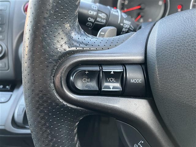 ストリーム RSZ 純正ナビ Bカメラ HIDヘッドライト フォグライト  パドルシフト ステアリングスイッチ HDDナビエディション ETC付 キーレスエントリーキー デュアルエアバッグ リアカメラ DVD ナビ(13枚目)