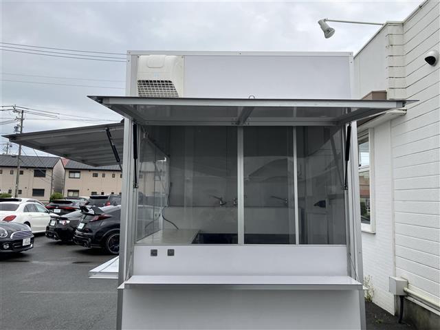 キャリイトラック 8ナンバー キッチンカー フレンチトラック仕様 外部電源 シンク×3 蛇口×3 冷蔵庫 給水ポンプ 給水タンク 排水タンク 室内灯 換気扇 コンセント×3 フローリング レジスター(9枚目)