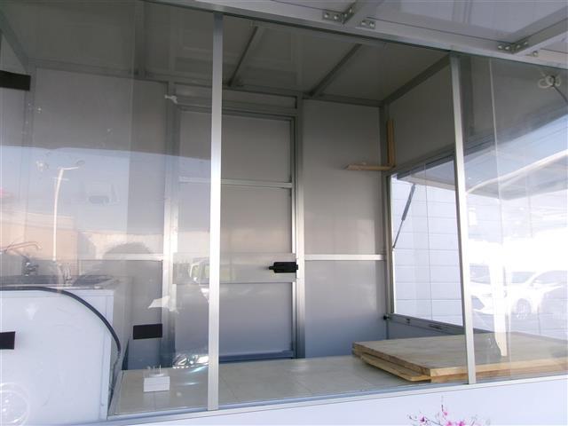 キャリイトラック 8ナンバー キッチンカー フレンチトラック仕様 外部電源 シンク×3 蛇口×3 冷蔵庫 給水ポンプ 給水タンク 排水タンク 室内灯 換気扇 コンセント×3 フローリング レジスター(10枚目)