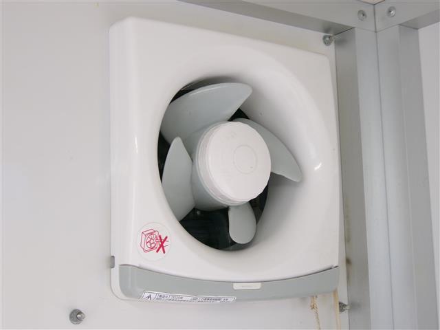 キャリイトラック 8ナンバー キッチンカー フレンチトラック仕様 外部電源 シンク×3 蛇口×3 冷蔵庫 給水ポンプ 給水タンク 排水タンク 室内灯 換気扇 コンセント×3 フローリング レジスター(23枚目)