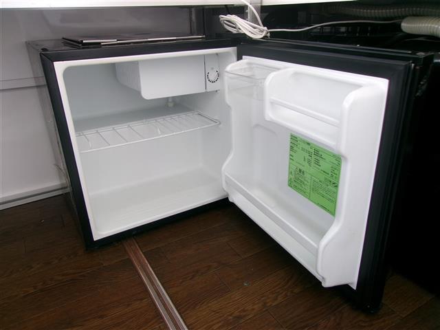 キャリイトラック 8ナンバー キッチンカー フレンチトラック仕様 外部電源 シンク×3 蛇口×3 冷蔵庫 給水ポンプ 給水タンク 排水タンク 室内灯 換気扇 コンセント×3 フローリング レジスター(26枚目)