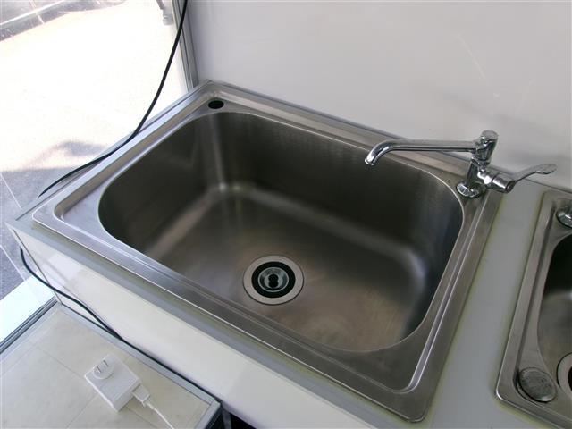 キャリイトラック 8ナンバー キッチンカー フレンチトラック仕様 外部電源 シンク×3 蛇口×3 冷蔵庫 給水ポンプ 給水タンク 排水タンク 室内灯 換気扇 コンセント×3 フローリング レジスター(28枚目)