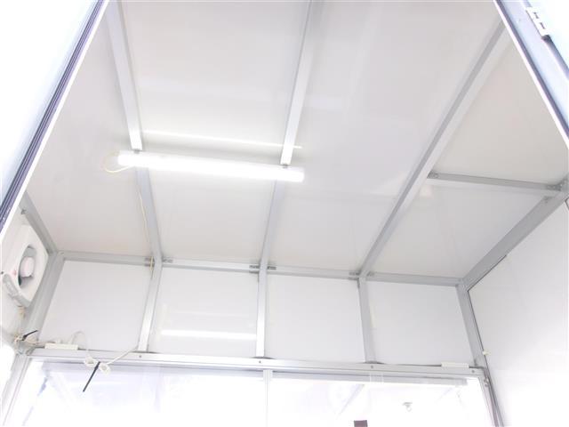 キャリイトラック 8ナンバー キッチンカー フレンチトラック仕様 外部電源 シンク×3 蛇口×3 冷蔵庫 給水ポンプ 給水タンク 排水タンク 室内灯 換気扇 コンセント×3 フローリング レジスター(34枚目)
