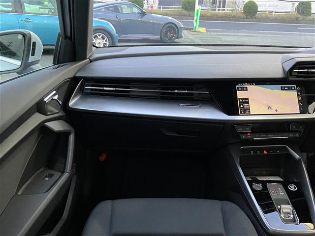 A3 スポーツバック30TFSI 走行8756キロ 車検9年5/26 メーカーナビ Bカメラ ドライバーアシスト パークアシスト アダプティブドライブアシスト エフィシェンシアシスト LEDヘッドライト レーンセンサー ETC2.0(13枚目)