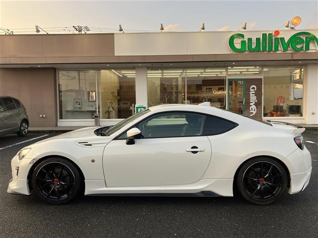 86 GTリミテッド TRDエアロ 社外マフラー TEIN車高調 レイズ18インチAW 純正ナビ ドライブレコーダー シートヒーター 革巻ステアリング クルーズコントロール 革巻きステアリング ステアリングスイッチ エアロ(7枚目)