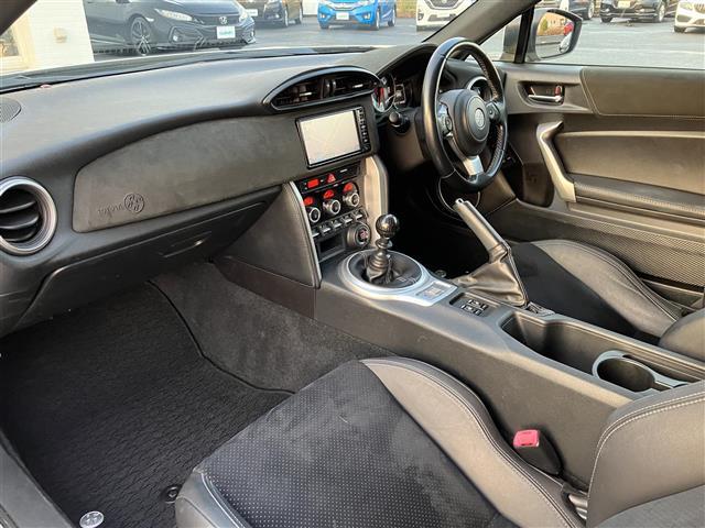 86 GTリミテッド TRDエアロ 社外マフラー TEIN車高調 レイズ18インチAW 純正ナビ ドライブレコーダー シートヒーター 革巻ステアリング クルーズコントロール 革巻きステアリング ステアリングスイッチ エアロ(16枚目)