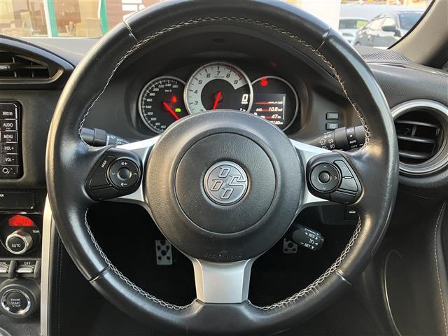 86 GTリミテッド TRDエアロ 社外マフラー TEIN車高調 レイズ18インチAW 純正ナビ ドライブレコーダー シートヒーター 革巻ステアリング クルーズコントロール 革巻きステアリング ステアリングスイッチ エアロ(17枚目)