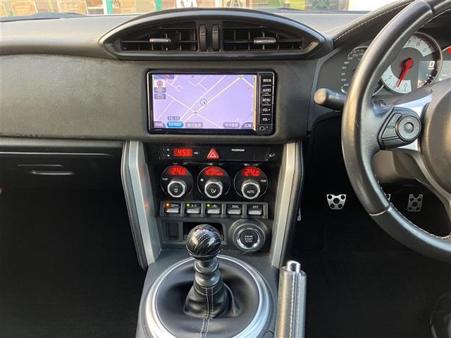 86 GTリミテッド TRDエアロ 社外マフラー TEIN車高調 レイズ18インチAW 純正ナビ ドライブレコーダー シートヒーター 革巻ステアリング クルーズコントロール 革巻きステアリング ステアリングスイッチ エアロ(21枚目)