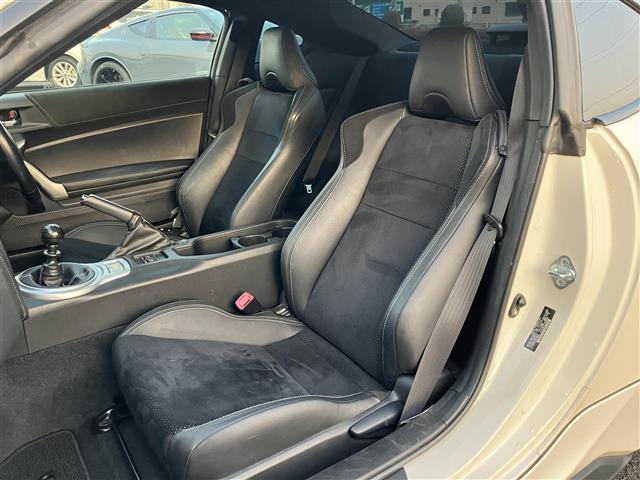 86 GTリミテッド TRDエアロ 社外マフラー TEIN車高調 レイズ18インチAW 純正ナビ ドライブレコーダー シートヒーター 革巻ステアリング クルーズコントロール 革巻きステアリング ステアリングスイッチ エアロ(34枚目)