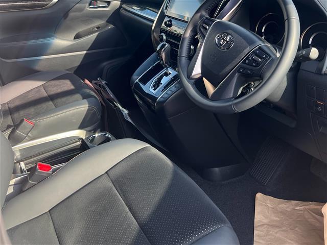 アルファード ２．５Ｓ　タイプゴールドＩＩＩ　ＢＴ接続　クリアランスソナー　レーンアシスト　オートハイビーム　ＴＳＳ　オットマン　ＢＭ　オートライト　ＡＣ１００Ｖ電源　ＬＥＤヘッドライト　ＥＴＣ　オートエアコン　ダブルエアコン　パワステ　キーレス（2枚目）