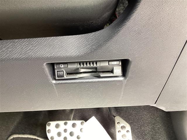 アクア G GRスポーツ レーンキープ Bluetooth 地デジ 盗難防止装置 キーフリー クルコン ABS シートヒーター DVD 横滑り防止機能 スマートキ パワステ メモリナビ オートライト LEDヘッド ナビ&TV(12枚目)