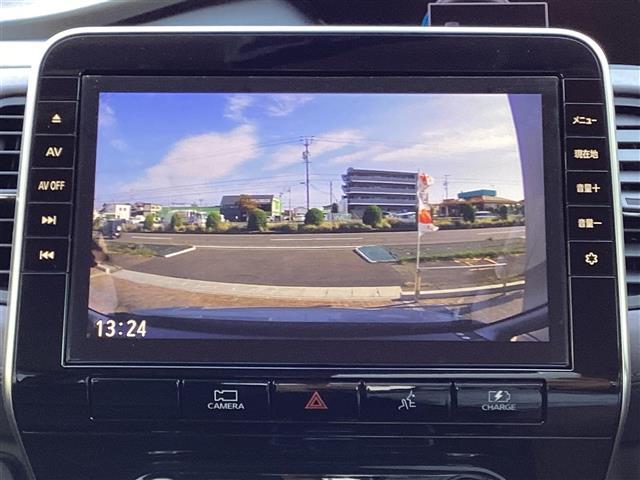 セレナ ｅ－パワー　ハイウェイスターＶ　３６０°カメラ　エマジェンシーブレーキ　ＤＶＤ再生機能　ブルートゥース　地デジ　ミュージックプレイヤー接続可　ＵＳＢ入力　３列シート　ウォークスルー　Ｗエアコン　Ａライト　横滑り防止機能　寒冷地仕様（6枚目）