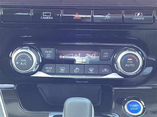 セレナ ｅ－パワー　ハイウェイスターＶ　３６０°カメラ　エマジェンシーブレーキ　ＤＶＤ再生機能　ブルートゥース　地デジ　ミュージックプレイヤー接続可　ＵＳＢ入力　３列シート　ウォークスルー　Ｗエアコン　Ａライト　横滑り防止機能　寒冷地仕様（8枚目）