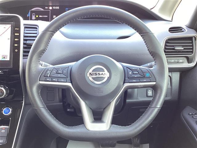 セレナ ｅ－パワー　ハイウェイスターＶ　３６０°カメラ　エマジェンシーブレーキ　ＤＶＤ再生機能　ブルートゥース　地デジ　ミュージックプレイヤー接続可　ＵＳＢ入力　３列シート　ウォークスルー　Ｗエアコン　Ａライト　横滑り防止機能　寒冷地仕様（11枚目）