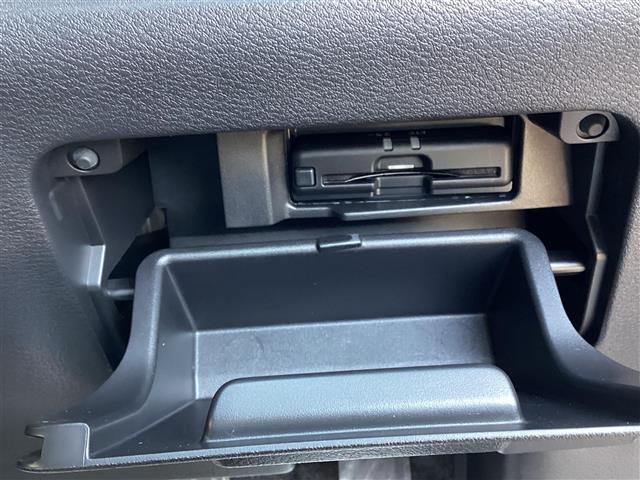 セレナ ｅ－パワー　ハイウェイスターＶ　３６０°カメラ　エマジェンシーブレーキ　ＤＶＤ再生機能　ブルートゥース　地デジ　ミュージックプレイヤー接続可　ＵＳＢ入力　３列シート　ウォークスルー　Ｗエアコン　Ａライト　横滑り防止機能　寒冷地仕様（15枚目）