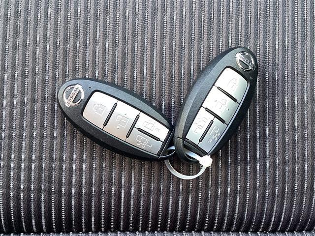 セレナ ｅ－パワー　ハイウェイスターＶ　３６０°カメラ　エマジェンシーブレーキ　ＤＶＤ再生機能　ブルートゥース　地デジ　ミュージックプレイヤー接続可　ＵＳＢ入力　３列シート　ウォークスルー　Ｗエアコン　Ａライト　横滑り防止機能　寒冷地仕様（17枚目）