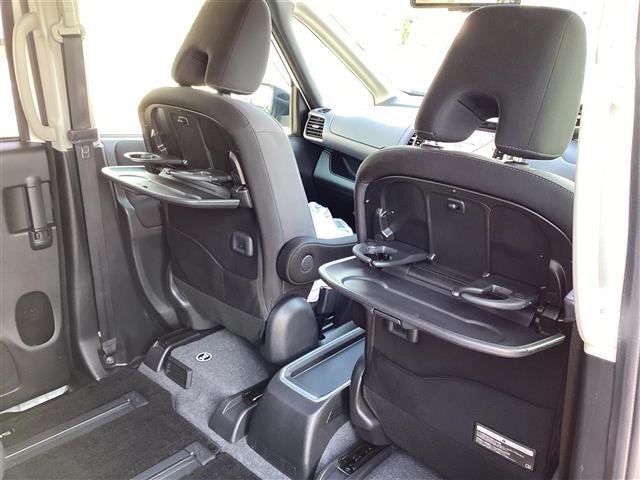 セレナ ｅ－パワー　ハイウェイスターＶ　３６０°カメラ　エマジェンシーブレーキ　ＤＶＤ再生機能　ブルートゥース　地デジ　ミュージックプレイヤー接続可　ＵＳＢ入力　３列シート　ウォークスルー　Ｗエアコン　Ａライト　横滑り防止機能　寒冷地仕様（20枚目）