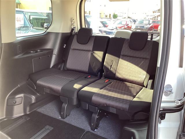 セレナ ｅ－パワー　ハイウェイスターＶ　３６０°カメラ　エマジェンシーブレーキ　ＤＶＤ再生機能　ブルートゥース　地デジ　ミュージックプレイヤー接続可　ＵＳＢ入力　３列シート　ウォークスルー　Ｗエアコン　Ａライト　横滑り防止機能　寒冷地仕様（24枚目）