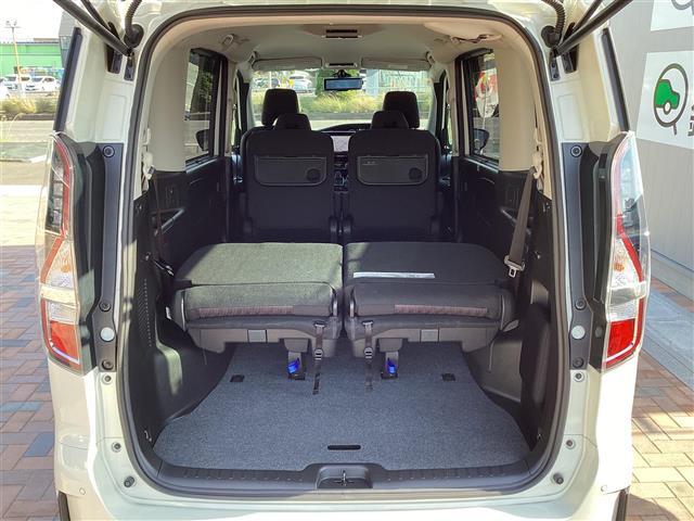 セレナ ｅ－パワー　ハイウェイスターＶ　３６０°カメラ　エマジェンシーブレーキ　ＤＶＤ再生機能　ブルートゥース　地デジ　ミュージックプレイヤー接続可　ＵＳＢ入力　３列シート　ウォークスルー　Ｗエアコン　Ａライト　横滑り防止機能　寒冷地仕様（28枚目）