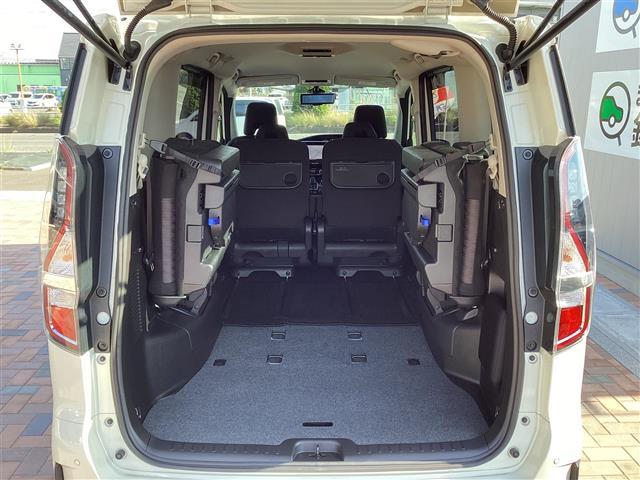 セレナ ｅ－パワー　ハイウェイスターＶ　３６０°カメラ　エマジェンシーブレーキ　ＤＶＤ再生機能　ブルートゥース　地デジ　ミュージックプレイヤー接続可　ＵＳＢ入力　３列シート　ウォークスルー　Ｗエアコン　Ａライト　横滑り防止機能　寒冷地仕様（30枚目）