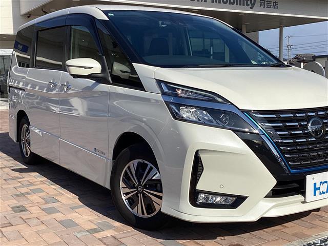 セレナ ｅ－パワー　ハイウェイスターＶ　３６０°カメラ　エマジェンシーブレーキ　ＤＶＤ再生機能　ブルートゥース　地デジ　ミュージックプレイヤー接続可　ＵＳＢ入力　３列シート　ウォークスルー　Ｗエアコン　Ａライト　横滑り防止機能　寒冷地仕様（31枚目）