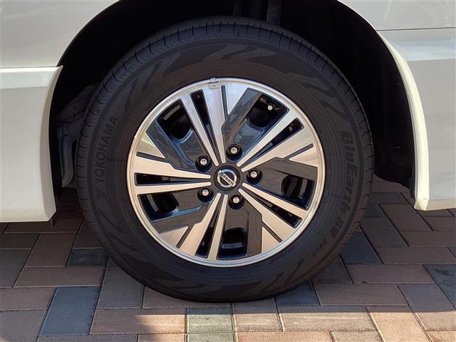 セレナ ｅ－パワー　ハイウェイスターＶ　３６０°カメラ　エマジェンシーブレーキ　ＤＶＤ再生機能　ブルートゥース　地デジ　ミュージックプレイヤー接続可　ＵＳＢ入力　３列シート　ウォークスルー　Ｗエアコン　Ａライト　横滑り防止機能　寒冷地仕様（37枚目）