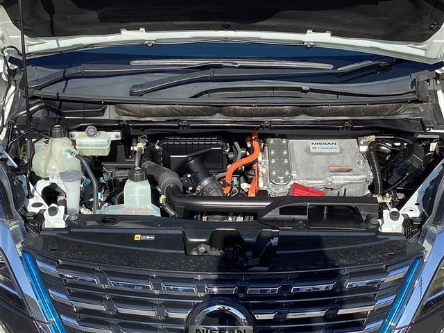 セレナ ｅ－パワー　ハイウェイスターＶ　３６０°カメラ　エマジェンシーブレーキ　ＤＶＤ再生機能　ブルートゥース　地デジ　ミュージックプレイヤー接続可　ＵＳＢ入力　３列シート　ウォークスルー　Ｗエアコン　Ａライト　横滑り防止機能　寒冷地仕様（38枚目）