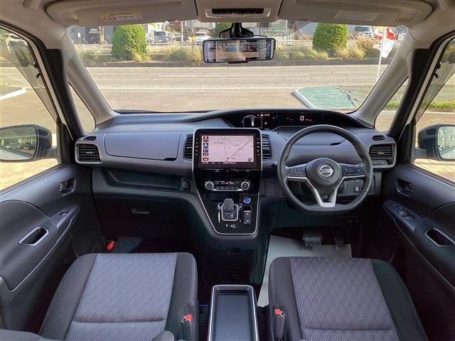 セレナ ｅ－パワー　ハイウェイスターＶ　３６０°カメラ　エマジェンシーブレーキ　ＤＶＤ再生機能　ブルートゥース　地デジ　ミュージックプレイヤー接続可　ＵＳＢ入力　３列シート　ウォークスルー　Ｗエアコン　Ａライト　横滑り防止機能　寒冷地仕様（39枚目）