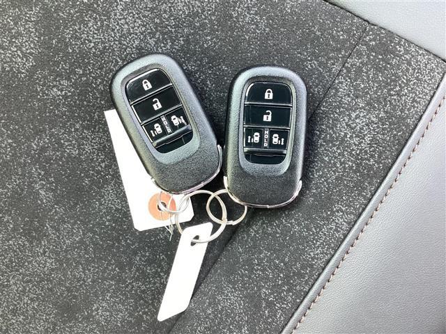 N-BOXカスタム ターボ イモビライザー 車線逸脱 ACC 衝突被害軽減 ベンチシート オートマチックハイビーム キーフリー ミュージックプレイヤー接続可 ESC パワステ DVD再生 両席エアバック サイドエアバッグ ABS(14枚目)