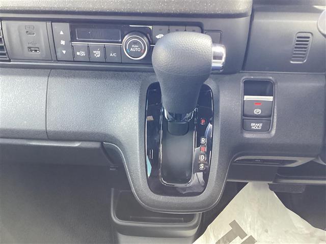 N-BOXカスタム ターボコーディネートスタイル Bluetooth対応 車線維持支援システム 両側電動ドア Rカメラ スマートキ- パワーステアリング ETC VSA セキュリティ エアコン LEDライト パワーウィンドウ アイドリングストップ(10枚目)