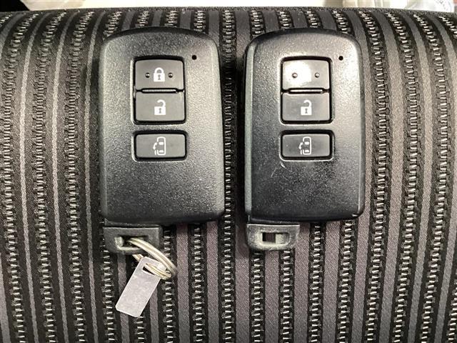 ヴォクシー ハイブリッドZS 左オートスライド LDA プリクラッシュ スマキー テレビ オートエアコン Wエアコン アイドリングストップ ETC車載器 イモビ LEDヘッドライ VSC 地デジ エアバック 両席エアバック ABS(11枚目)