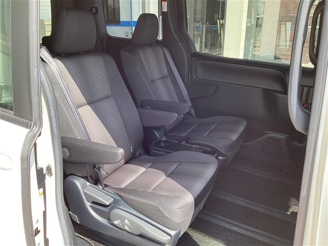 ヴォクシー ハイブリッドZS 左オートスライド LDA プリクラッシュ スマキー テレビ オートエアコン Wエアコン アイドリングストップ ETC車載器 イモビ LEDヘッドライ VSC 地デジ エアバック 両席エアバック ABS(14枚目)