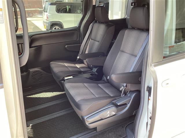 ヴォクシー ハイブリッドZS 左オートスライド LDA プリクラッシュ スマキー テレビ オートエアコン Wエアコン アイドリングストップ ETC車載器 イモビ LEDヘッドライ VSC 地デジ エアバック 両席エアバック ABS(15枚目)