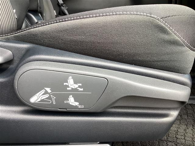 ヴォクシー ハイブリッドZS 左オートスライド LDA プリクラッシュ スマキー テレビ オートエアコン Wエアコン アイドリングストップ ETC車載器 イモビ LEDヘッドライ VSC 地デジ エアバック 両席エアバック ABS(16枚目)