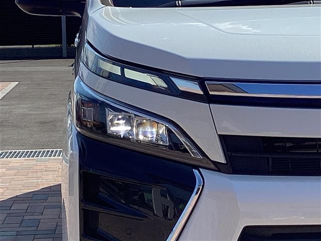 ヴォクシー ハイブリッドZS 左オートスライド LDA プリクラッシュ スマキー テレビ オートエアコン Wエアコン アイドリングストップ ETC車載器 イモビ LEDヘッドライ VSC 地デジ エアバック 両席エアバック ABS(29枚目)