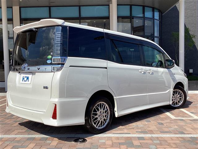 ヴォクシー ハイブリッドZS 左オートスライド LDA プリクラッシュ スマキー テレビ オートエアコン Wエアコン アイドリングストップ ETC車載器 イモビ LEDヘッドライ VSC 地デジ エアバック 両席エアバック ABS(32枚目)