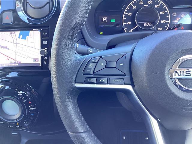 ノート e-パワー メダリスト FOUR 寒冷地仕様 地デジ 切替4WD 全周囲モニター クルコン ナビTV AUX 衝突被害軽減ブレーキ レーンアシスト エアバッグ ETC 横滑り防止装置 ドライブレコーダー スマートキー DVD キーレス(6枚目)