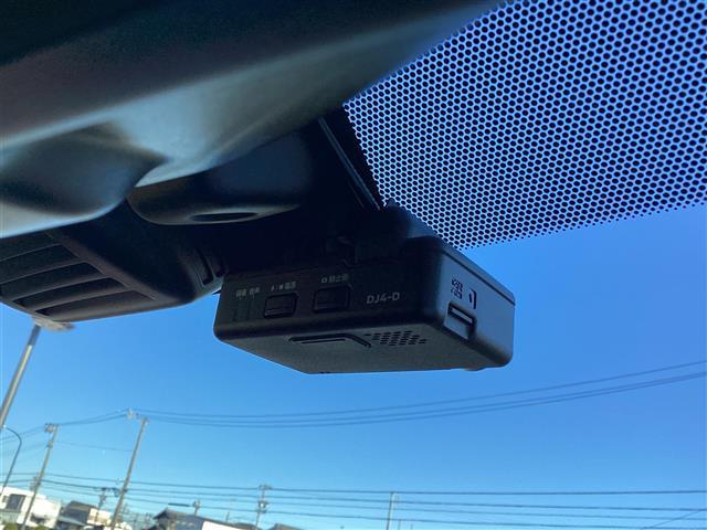 ノート e-パワー メダリスト FOUR 寒冷地仕様 地デジ 切替4WD 全周囲モニター クルコン ナビTV AUX 衝突被害軽減ブレーキ レーンアシスト エアバッグ ETC 横滑り防止装置 ドライブレコーダー スマートキー DVD キーレス(12枚目)