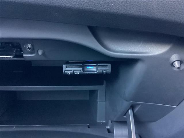 ノート e-パワー メダリスト FOUR 寒冷地仕様 地デジ 切替4WD 全周囲モニター クルコン ナビTV AUX 衝突被害軽減ブレーキ レーンアシスト エアバッグ ETC 横滑り防止装置 ドライブレコーダー スマートキー DVD キーレス(13枚目)